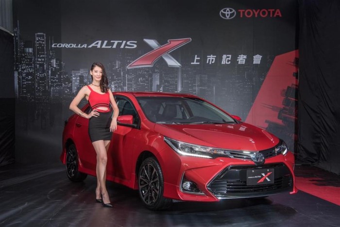 Xe the thao Toyota Corolla Altis X “chot gia” 586 trieu dong